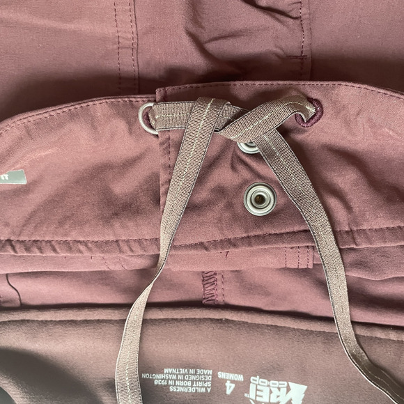 REI Co-Op Shorts Womens 4 Burgundy Hiking Outdoor Regular Fit Drawstring Pockets - Picture 7 of 14